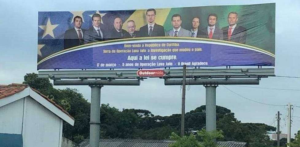 CONSÓRCIO EM RUÍNA: CNMP decide pela demissão de procurador que encomendou outdoor da "lava jato"