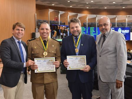 Em sessão especial, Bruno Peixoto entrega Certificado do Mérito Legislativo aos empresários da Avenida Bernardo Sayão