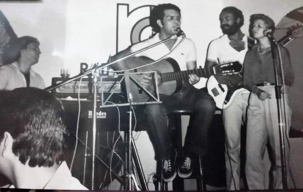 Rogério Cruz assina, nesta terça-feira (03/05), decreto que declara movimento "Goiânia, capital da MPB ao vivo nos bares" como bem do patrimônio cultural