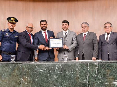 Henrique Arantes entregou, nesta 3ª-feira, 3, Título de Cidadão Goiano ao presidente da Câmara de Vereadores de Goiânia