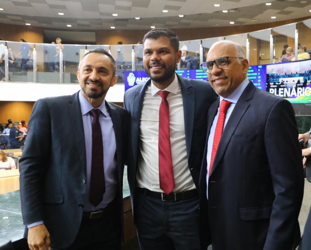 Prefeito de Goiânia participa de concessão do título de cidadania goiana ao presidente da Câmara Municipal, Romário Policarpo, e destaca "relação de respeito e cordialidade entre poderes"