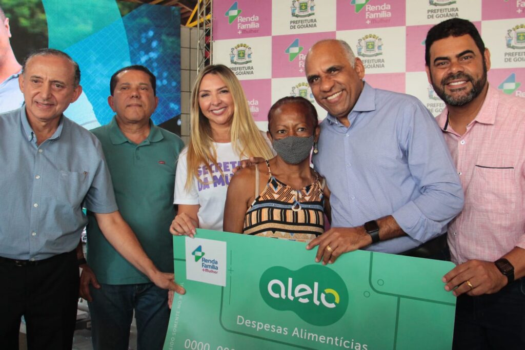 Prefeito de Goiânia encerra entregas da terceira etapa do Renda Família +Mulher com total de 4.280 contempladas