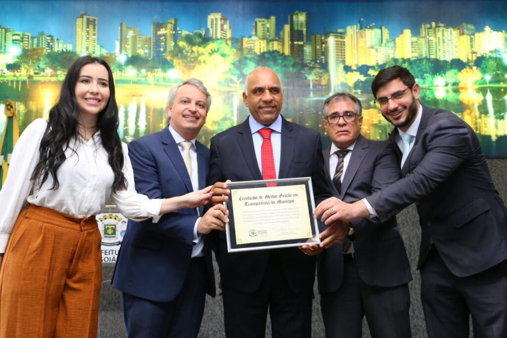 Rogério Cruz lança Manual de Transparência do Município de Goiânia, e é homenageado por índice histórico de 98,08% em ranking do TCM