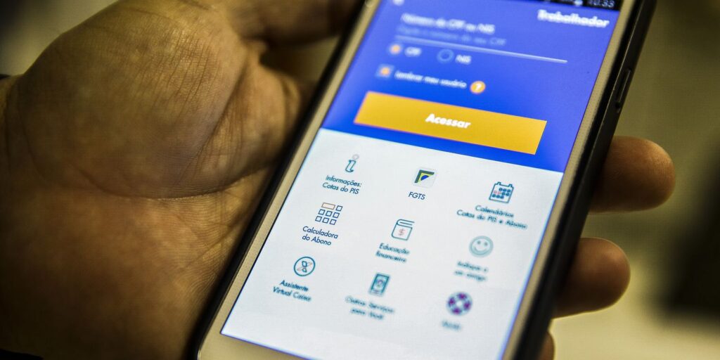 Trabalhadores nascidos em março podem sacar até R$ 1 mil no FGTS