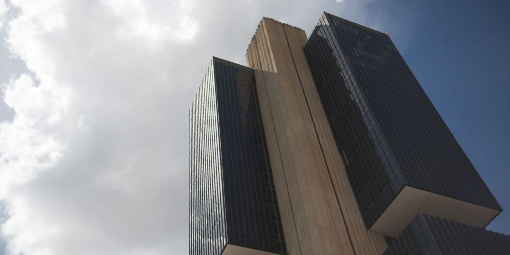 Entidades se manifestam após anúncio de aumento da Selic