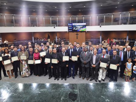 Proposta de Talles Barreto, Assembleia Legislativa homenageia pastores com Certificado do Mérito Legislativo