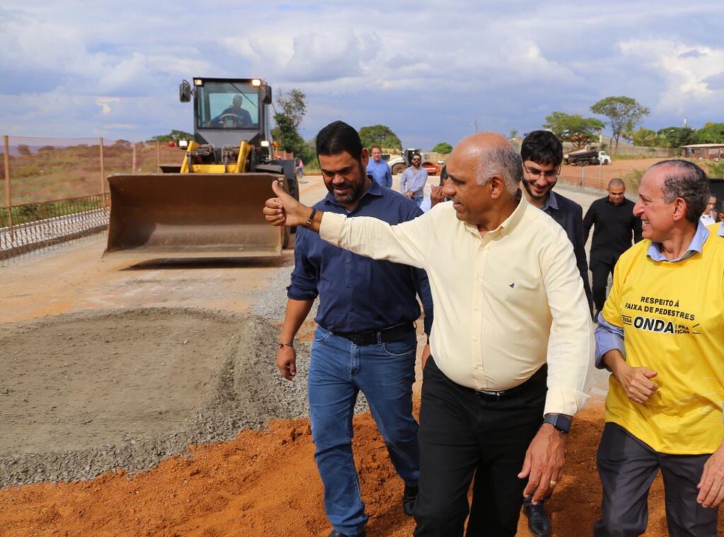 Rogério Cruz intensifica ações para concluir obras iniciadas em gestão anterior, investe em pavimentação asfáltica, mobilidade urbana, e cria Bilhete Único