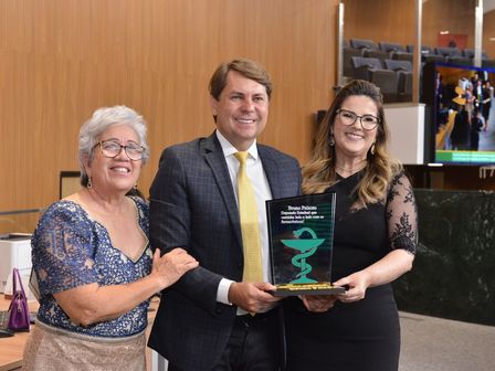 Por iniciativa de Bruno Peixoto, farmacêuticos goianos são homenageados