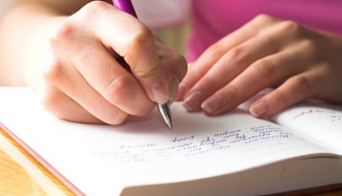 Prefeitura de Goiânia premia alunos da rede municipal vencedores do concurso de redação sobre violência contra a mulher, nesta quinta-feira (12/05)