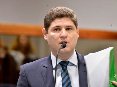 Projeto do deputado Lucas Calil defende rastreamento e teste genético para diagnóstico precoce de câncer