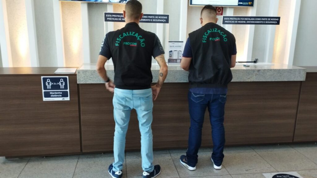 Procon Goiânia notifica empresa por não vender meia-entrada para show de cantor sertanejo