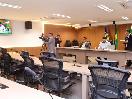 Comissão de Defesa dos Direitos do Consumidor, reunida nesta tarde, delibera  sobre 14 matérias de interesse público