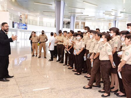 Projeto Escola no Legislativo é retomado na nova sede da Alego, com a visita de alunos do Colégio Militar Miriam Benchimol