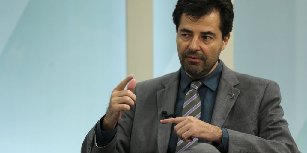 Bento Albuquerque deixa Minas e Energia e Sachsida é o novo ministro