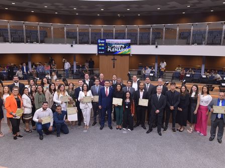 Em sessão na manhã desta quarta-feira, 11, deputado Cairo Salim homenageou profissionais de destaque em Goiás