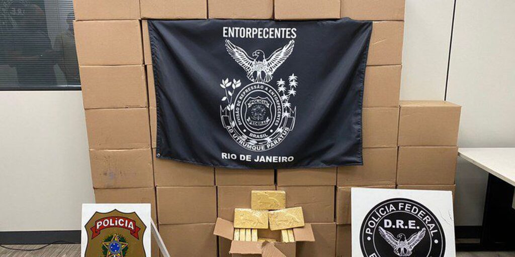 PF apreende 800 quilos de pasta de cocaína em Piraí