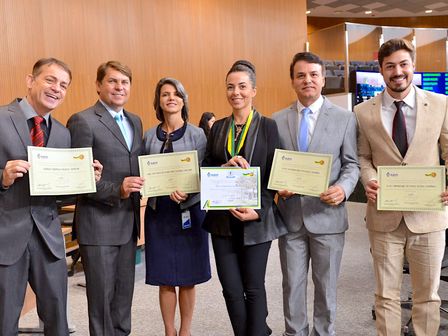 Bruno Peixoto promoveu homenagem a profissionais da FacUnicamps, em sessão na manhã desta 6ª-feira, 13