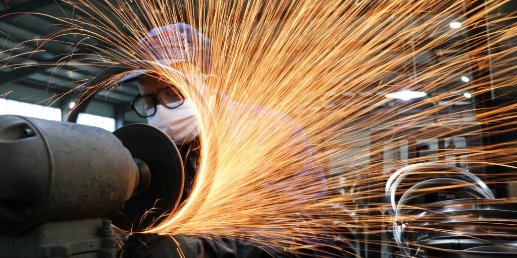 Indústria deve qualificar 9,6 milhões de pessoas até 2025