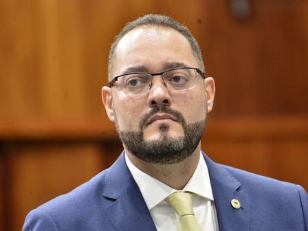 Por proposta de Virmondes Cruvinel, Alego realiza sessão hoje à noite, para entrega de medalhas e título de cidadania