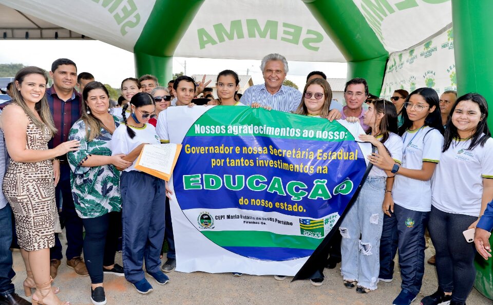 Caiado anuncia construção de 40 casas, obras e reconstrução de escola em Piranhas