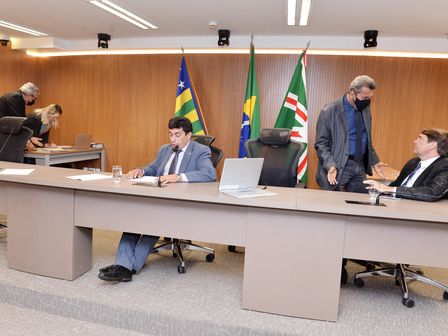Duas matérias da Governadoria relativas a convênios de ICMS avançam em reunião extra da CCJ