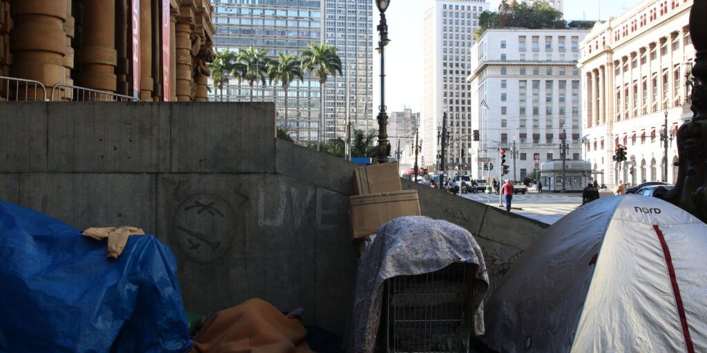 Morador em situação de rua morre em centro de convivência em São Paulo