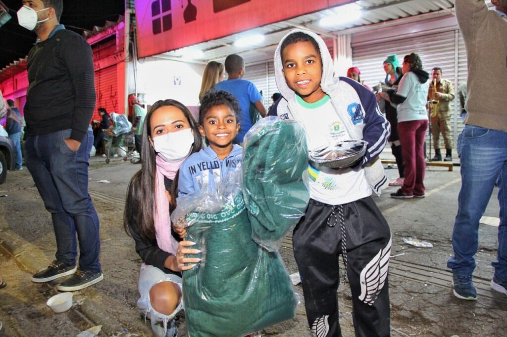 Equipes da Prefeitura de Goiânia atuam, na noite desta quarta-feira (18/05), para acolher população em situação de rua e protegê-la do frio
