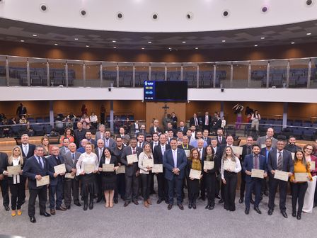 Delegado Eduardo Prado promoveu sessão, nessa quinta-feira, em homenagem ao contadores goianos