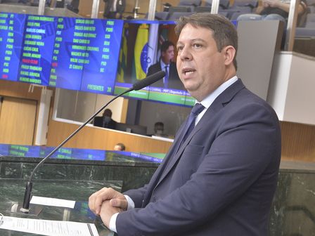 Está em 2ª votação proposta de Karlos Cabral que garante às mulheres surdas grávidas direito a intérprete de Libras