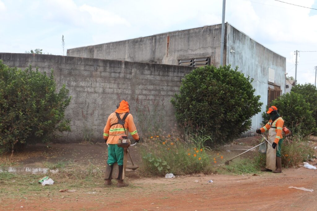 Prefeitura de Goiânia promove roçagem em 14 bairros e na Marginal Botafogo, nesta sexta-feira (20/05)
