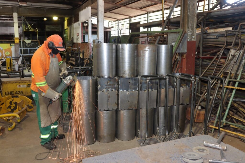 Comurg fabrica 323 lixeiras e reforma 117, no primeiro semestre de 2022