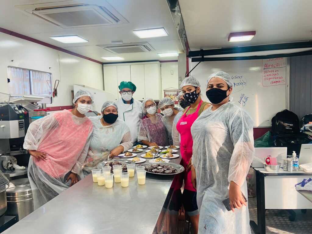 Prefeitura de Goiânia conclui formação de 60 mulheres em cursos profissionalizantes gratuitos