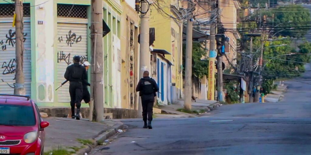 Sobe para 25 o número de mortos em confronto nas favelas da Penha