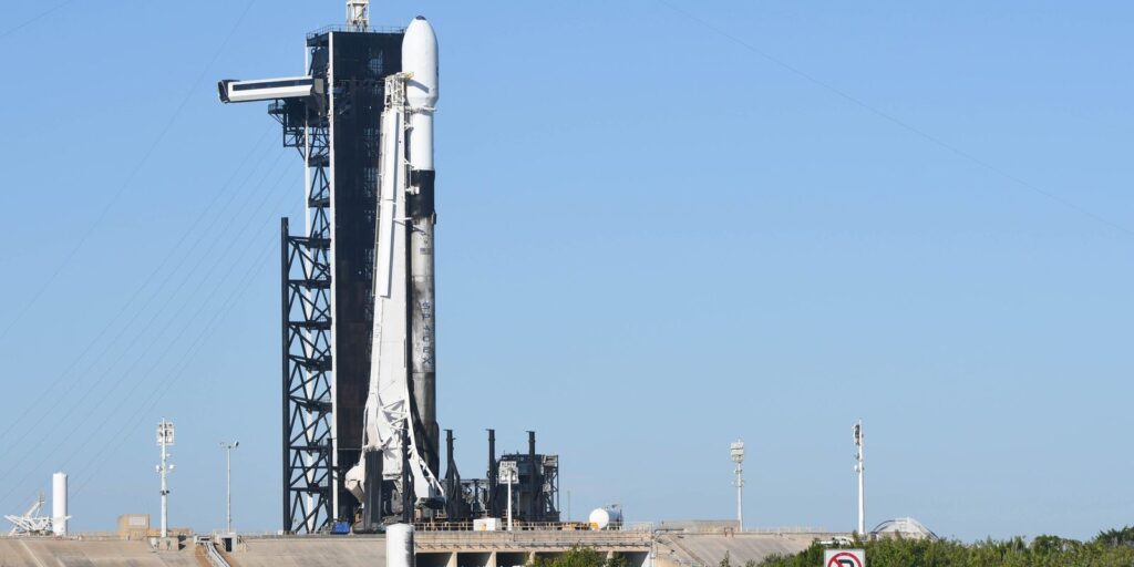 Foguete da SpaceX lança dois satélites da Força Aérea Brasileira