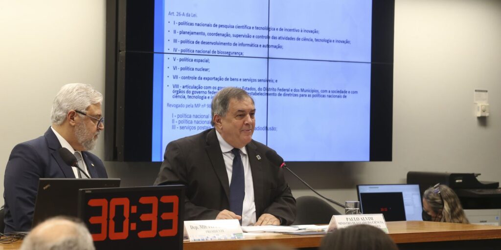 Ministro defende aumento de bolsas de pesquisa em audiência na Câmara