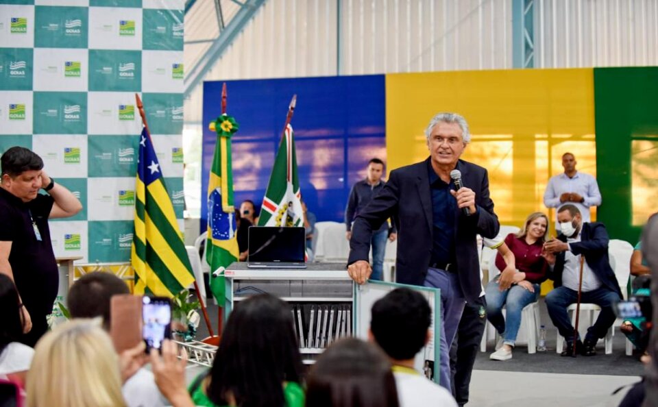 Após 12 anos de espera, Governo entrega Colégio Estadual à população de Goiânia