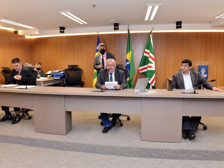 Deliberacões da CCJ