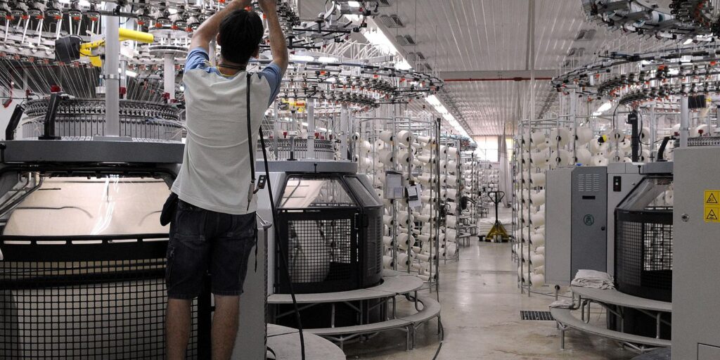 Confiança da indústria sobe pelo segundo mês, diz FGV