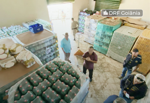 DRF de Goiânia flagra depósito de bebidas sem nota fiscal