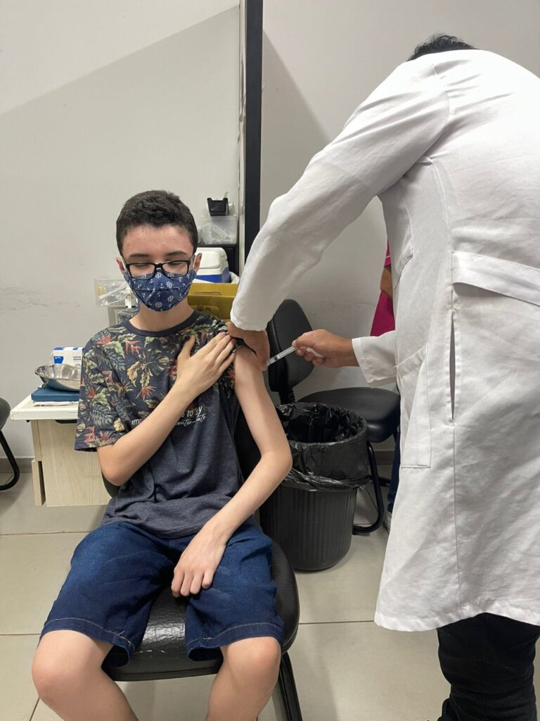 Prefeitura de Goiânia já aplica reforço contra Covid-19 em adolescentes de 12 a 17 anos