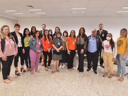 Escola do Legislativo ministra curso sobre a acessibilidade no atendimento do público surdo na Alego