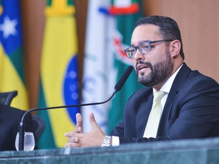 Virmondes Cruvinel preside sessão solene em homenagem aos coordenadores da UFG nesta terça-feira, 31