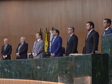 Deputado Talles Barreto condecorou desembargadores do TRT-GO em sessão especial na noite dessa 2ª-feira, 30