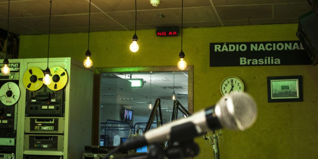 Rádio Nacional de Brasília celebra 64 anos com programação especial