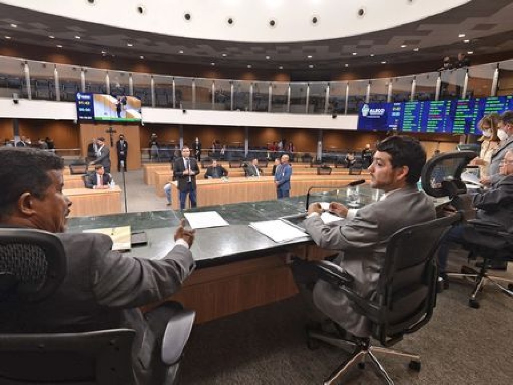 Projetos parlamentares são destaques na última sessão de junho