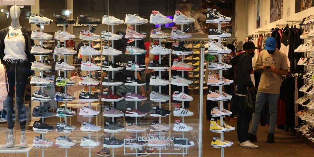 Confiança do comércio tem maior nível desde março de 2020, diz CNC