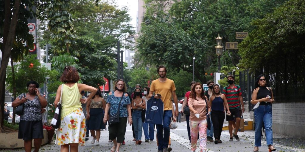 FGV: Quase 30% da população recebia menos de R$500 por mês em 2021