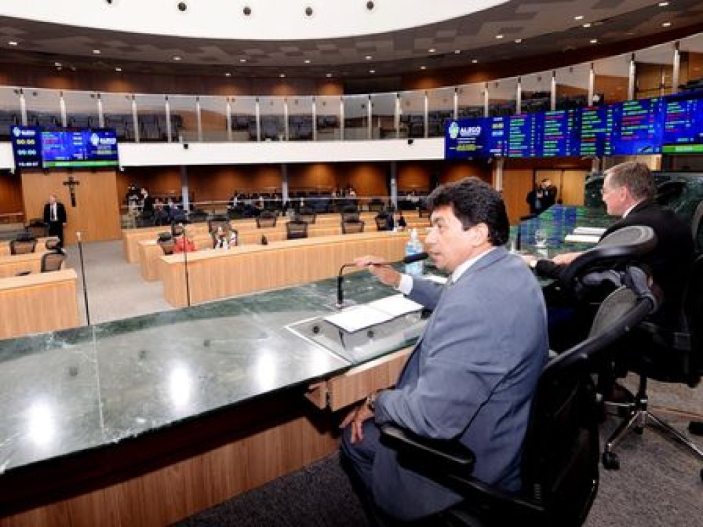 Plenário deu aval a projetos de deputados, nesta 5ª-feira. Parlamentares foram convocados para sessões extras, na próxima semana