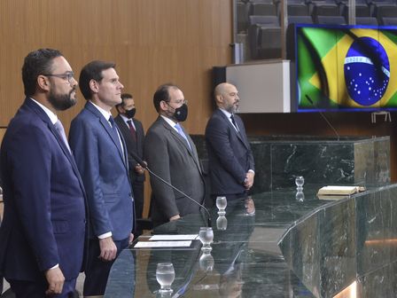 Proposta de Virmondes Cruvinel, Assembleia Legislativa homenageou coordenadores da UEG na noite dessa 3ª-feira
