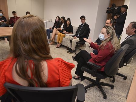 Alunos do curso de Direito da Faculdade Cambury visitam a Assembleia para conhecer a tramitação dos processos legislativos